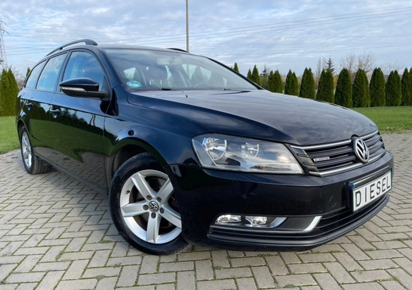 Volkswagen Passat cena 27900 przebieg: 245000, rok produkcji 2013 z Żelechów małe 667